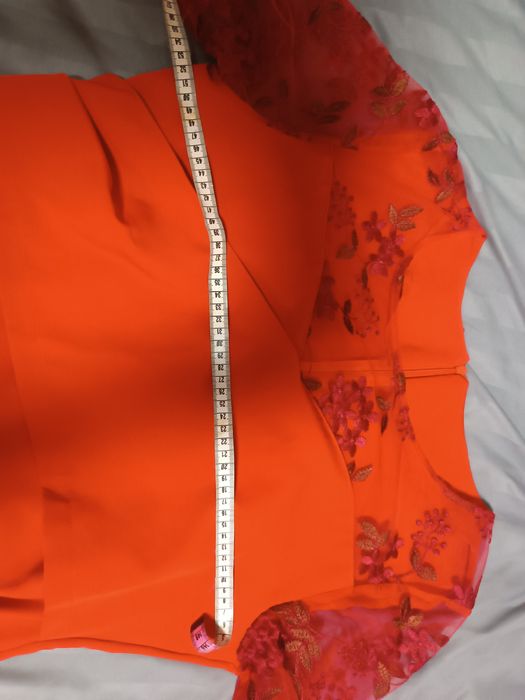 Червона жіноча сукня