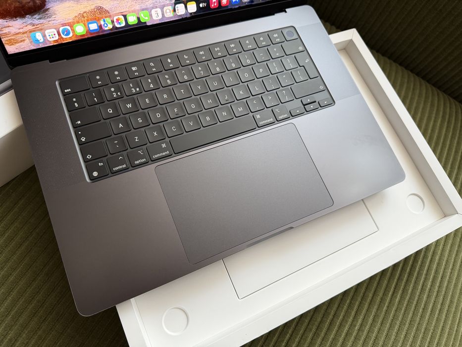 Macbook Pro 16 M3 Pro 18GB/512GB 12CPU/18GPU | Zestaw