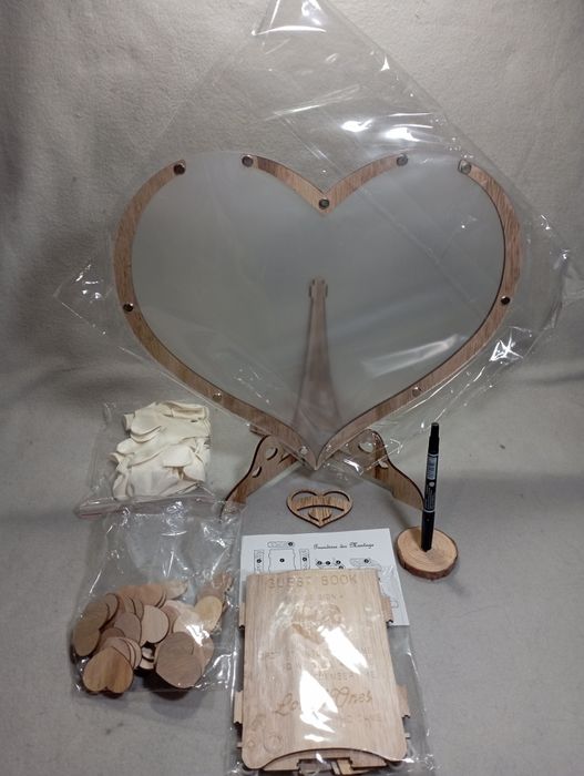 Романтична дерев'яна гостьова скриня у формі серця для весільної церем