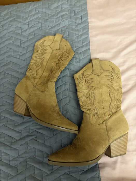 Botas de cowboy castanhas muito praticas