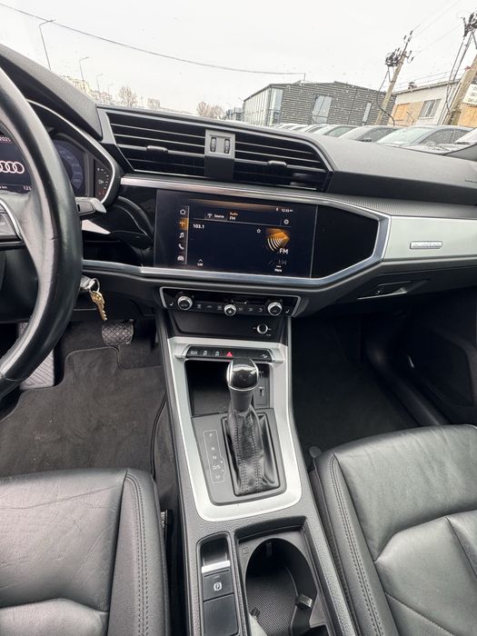 Продам Audi Q3 2l