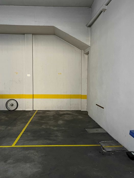 Garagem Lisboa - Rua José de Mello e Castro
