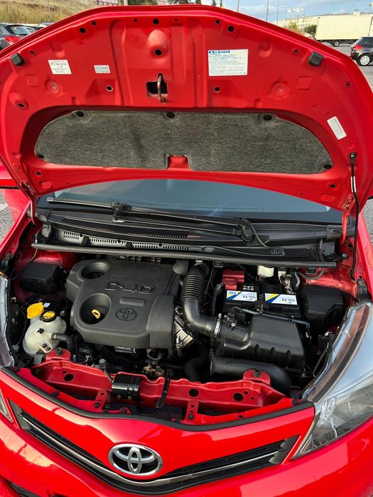 Toyota yaris D4D diesel vermelho Ano 2013/03 Activo