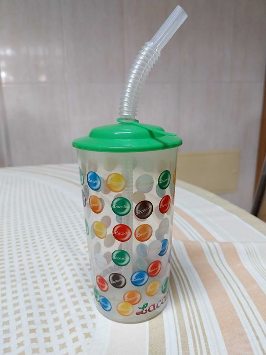 Copo com tampa e palhinha, Lacasitos