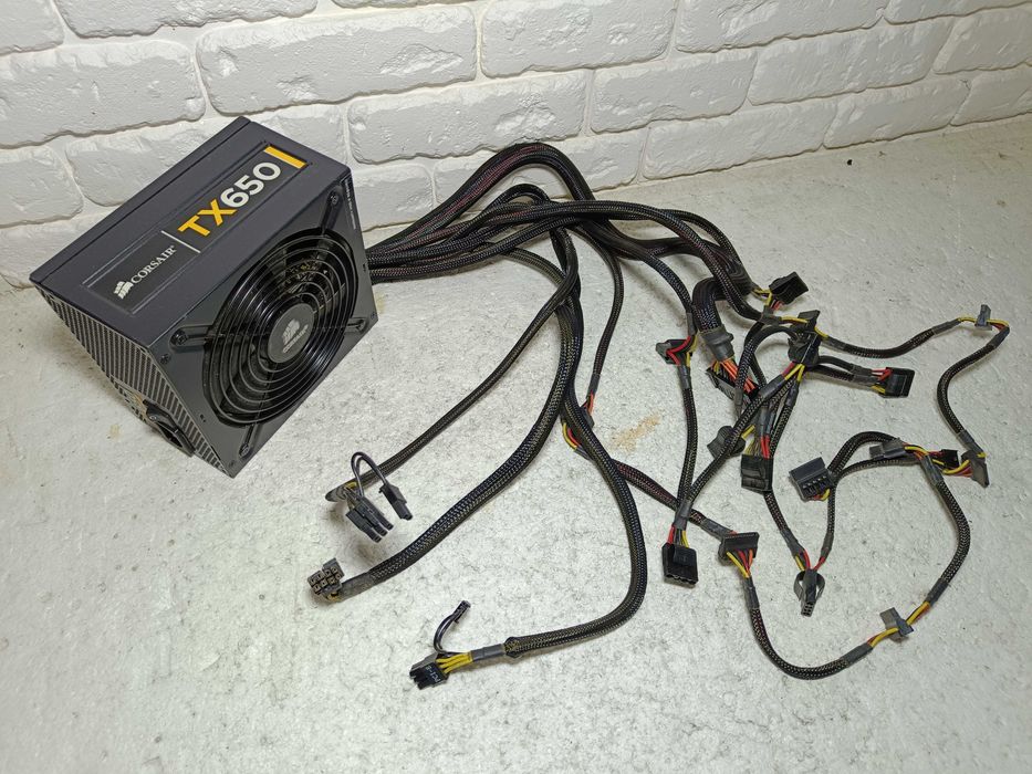 Блок живлення CORSAIR TX650W 80 PLUS BRONZE 8+8 GPU 8pin CPU пломба
