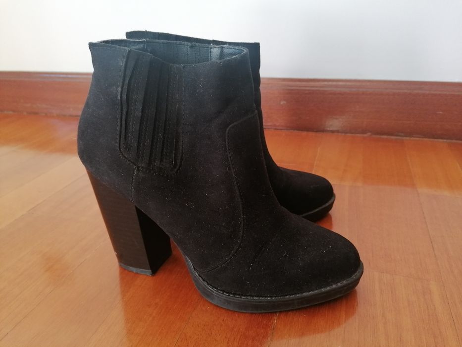 Bota preta estilo botim