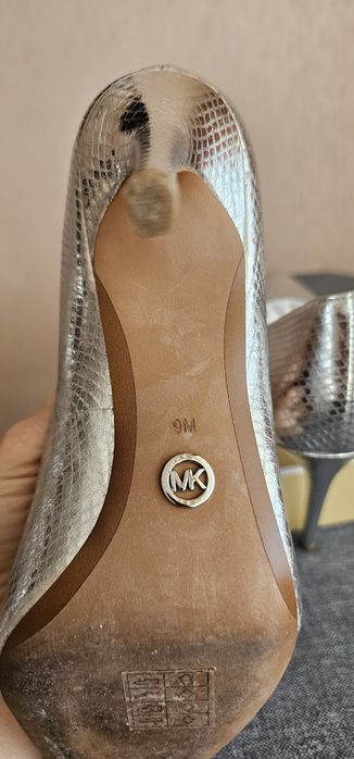Michael Kors шкіряні туфлі срібні човники лодочки 39-40 р