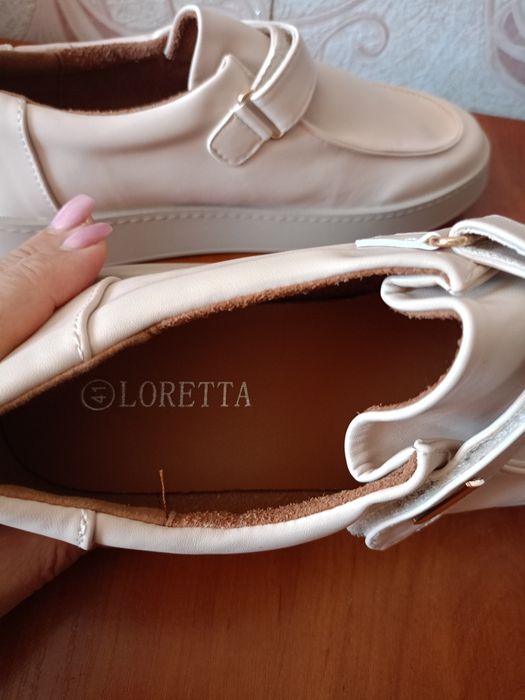 Туфлі лофери кросівки