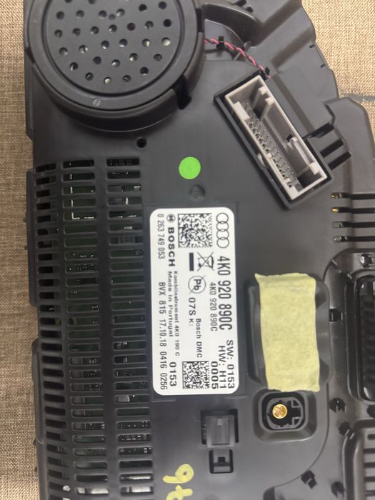 Панель приборів Audi q8