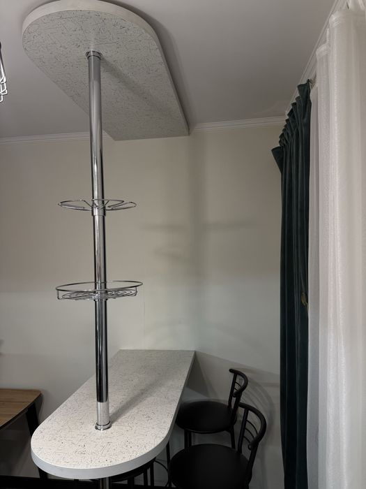 Барная стойка и барные стулья