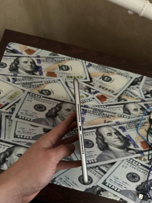 iPad 5 32Gb  Wi-FI Планшет 9.7”