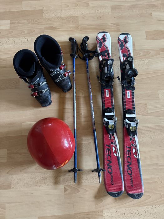Komplet narty kijki buty i kask