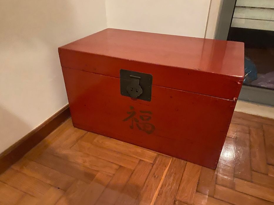 Baú chines Madeira Lacada Sangue de boí Centenário 68 cm Assinado