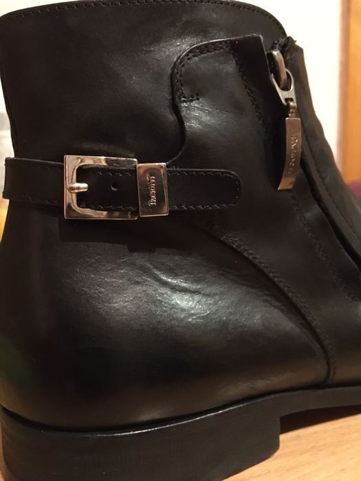 Cesare Paciotti Италия