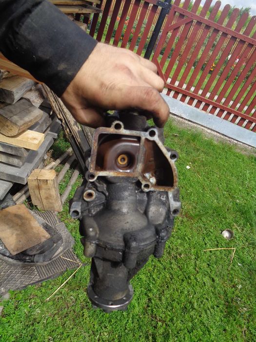 Мотор ОМ606 розбір запчастини для ОМ606 піддон шків ТНВД ОМ606