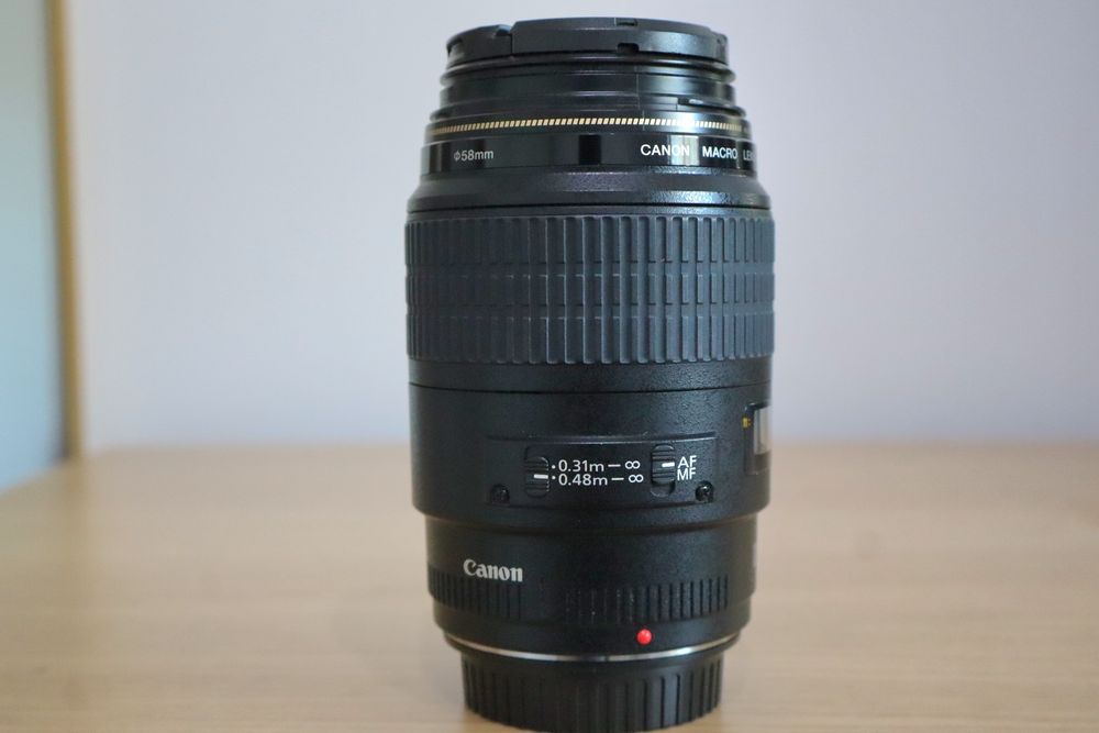 Canon EF 100mm F/2.8 USM