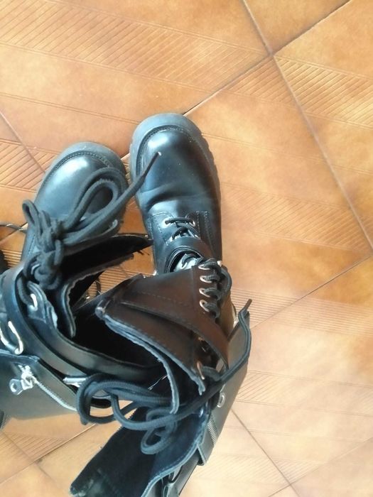 Botas pretas de cano alto (mota e outras ocasiões)