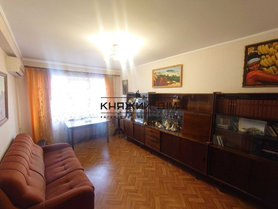 ПРОДАЖ БЕЗ КОМІСІІ 3-к квартира метро Чернігівська код  21147423