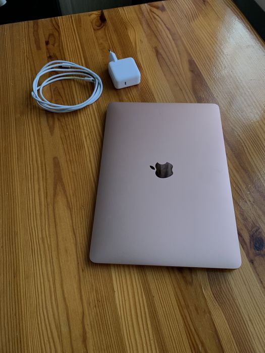 MacBook Air 2020 256gb 6-7годин акб.
