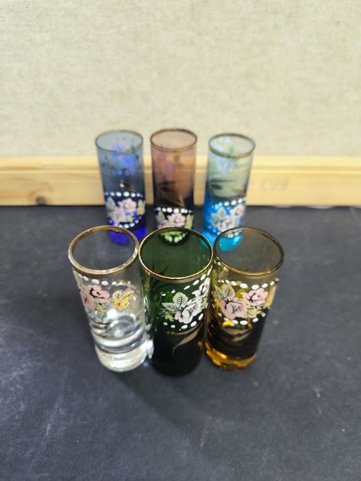 Copinhos de licor pintados a mão