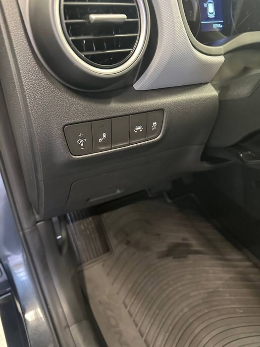 Продам Hyundai Kona 2,0