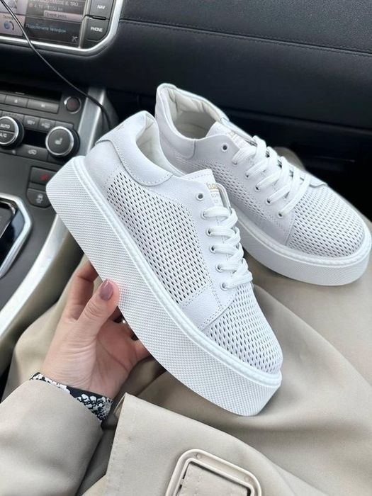 Жіночі кросівки білі шкіряні