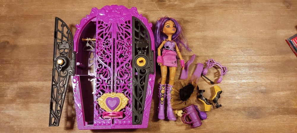 MONSTER HIGH seria 4 Clawdeen Wolf