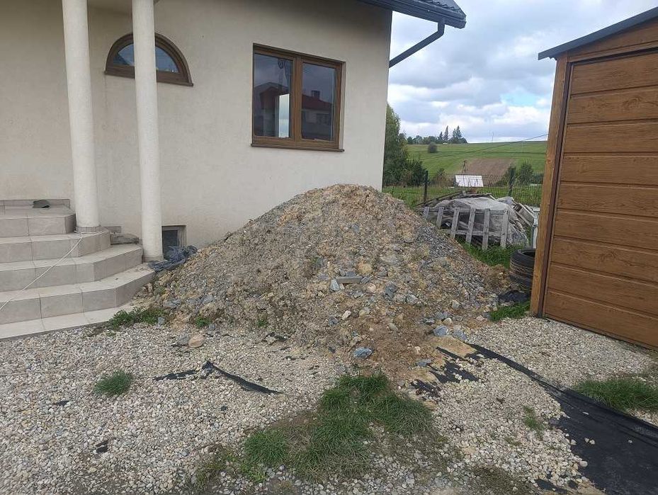 Oddam ziemie z dodatkiem kruszywa, ok. 5 kubików