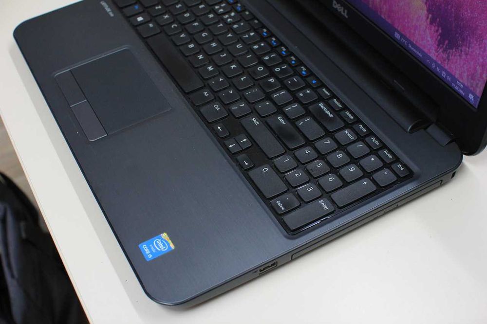 Laptop Dell z Ekranem 15,6" i5/8/HD Gwarancja 12 miesięcy