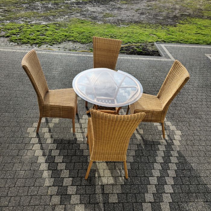 Zestaw ratanowy 4 krzesła i stolik