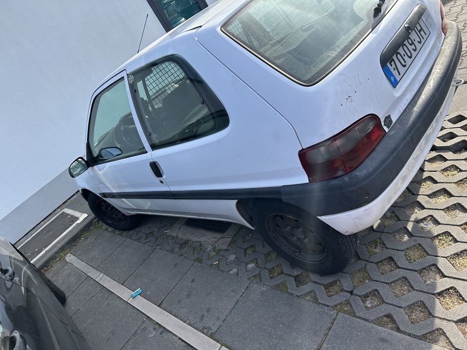 Vendo saxo 1.5d ou troco