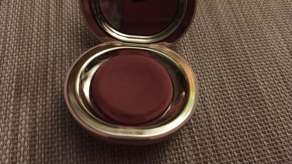 Róż Rare Beauty polecam