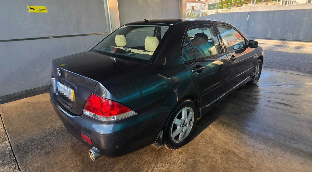 Mitsubishi Lancer 1.3 de 2005 com 123.000km