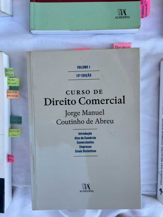 Manuais e Códigos de Direito