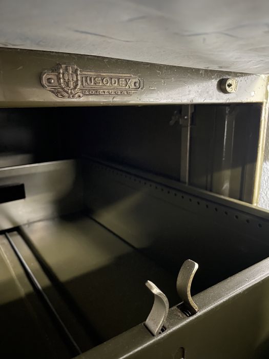 Arquivador metálico antigo