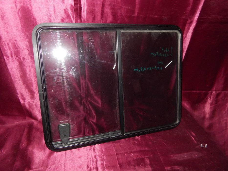 szyba karoseryjna boczna otwierana przesuwna mercedes vario kamper