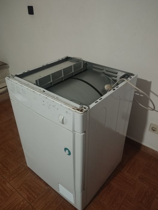 Máquina De Secar Roupa - Indesit IS70C