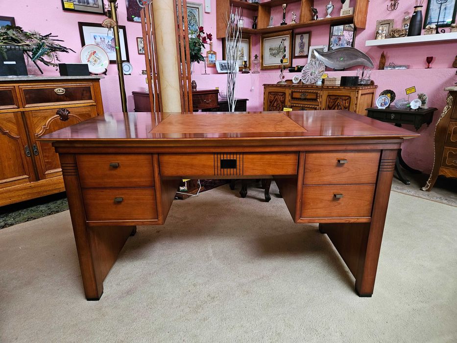 Excelente secretária em madeira maciça - óptimo estado e qua