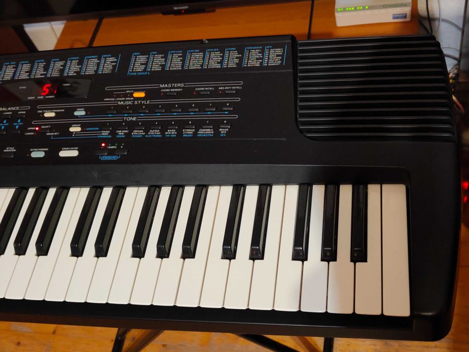 Roland E-16 syntezator keyboard