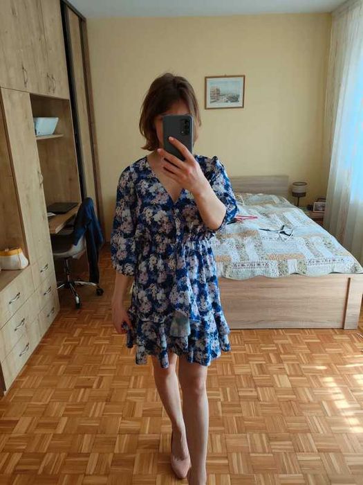 Sukienka w kwiaty z paskiem S M NOWA