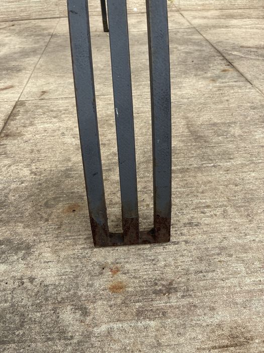 Base de mesa em ferro (para tampo de vidro ou madeira)