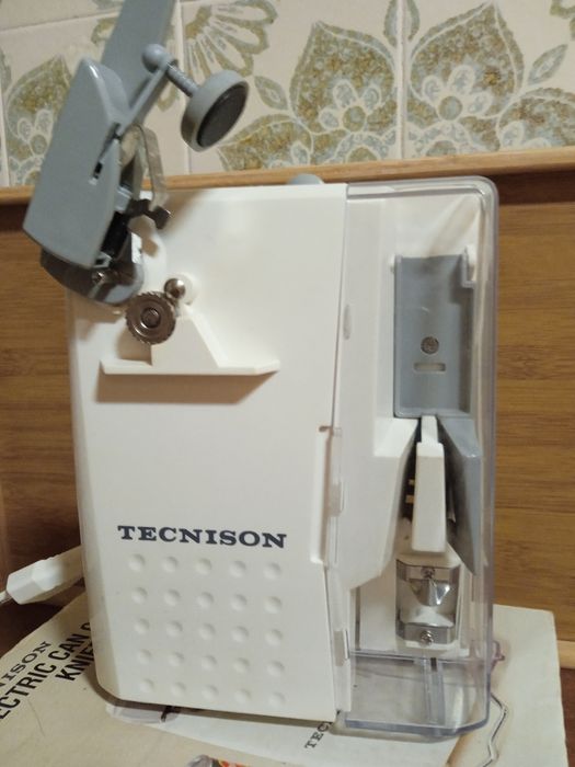 Abre latas,garrafas e afia facas  Tecnisom