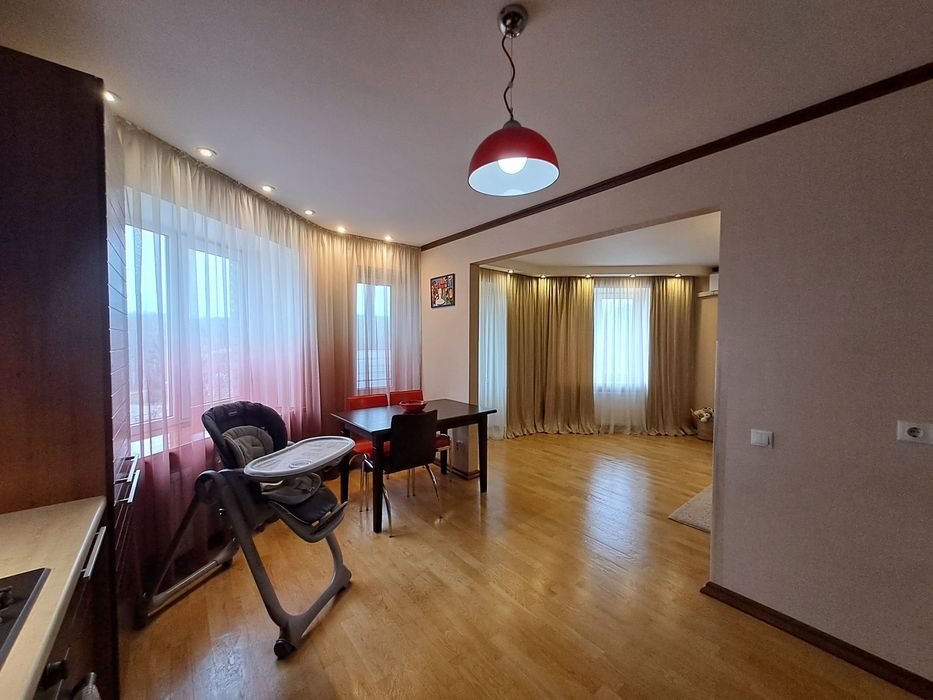 Продаж 3к квартири з видом на парк