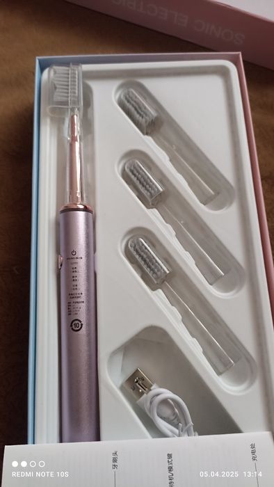 Нова електрична зубна щiтка.