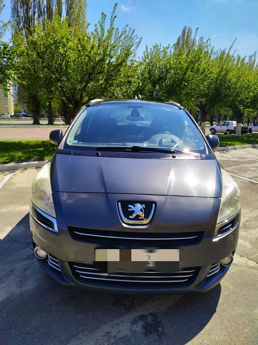 Автомобіль , мінівени, Peugeot 5008