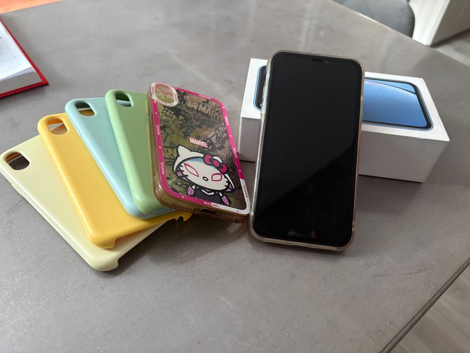 Продам iPhone XR