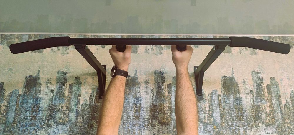 Турнік перекладина два хвати на стіну з кріпленнями повний комплект