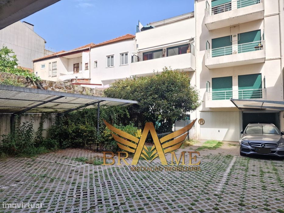 Apartamento T2 Com Lugar De Garagem | Rua Da Constituição - Porto