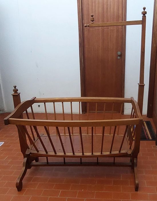 Berço de baloico vintage para bebé