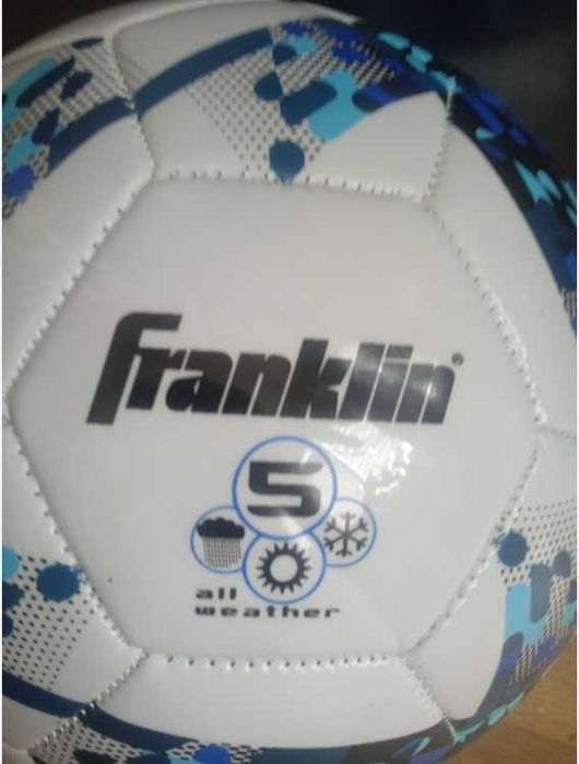 ПродамАбсолютноНОВИЙ Фірмовий м'яч доФутболу
FRANKLIN Original розмір5